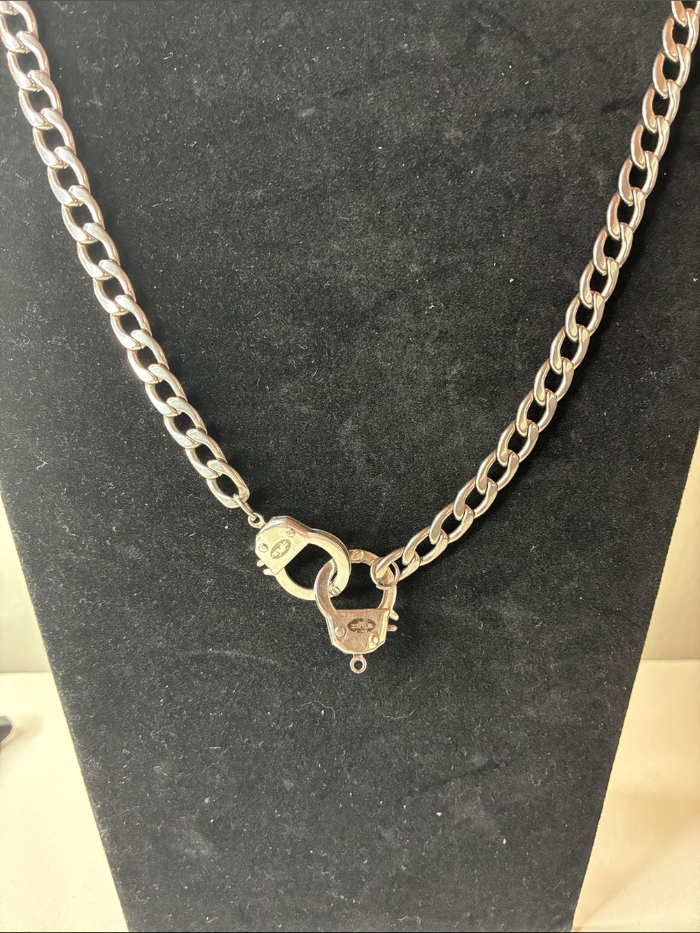Chunky Silver Fear Handcuff 22” Stainless Steel Chain Necklace - Picture 6 of 12